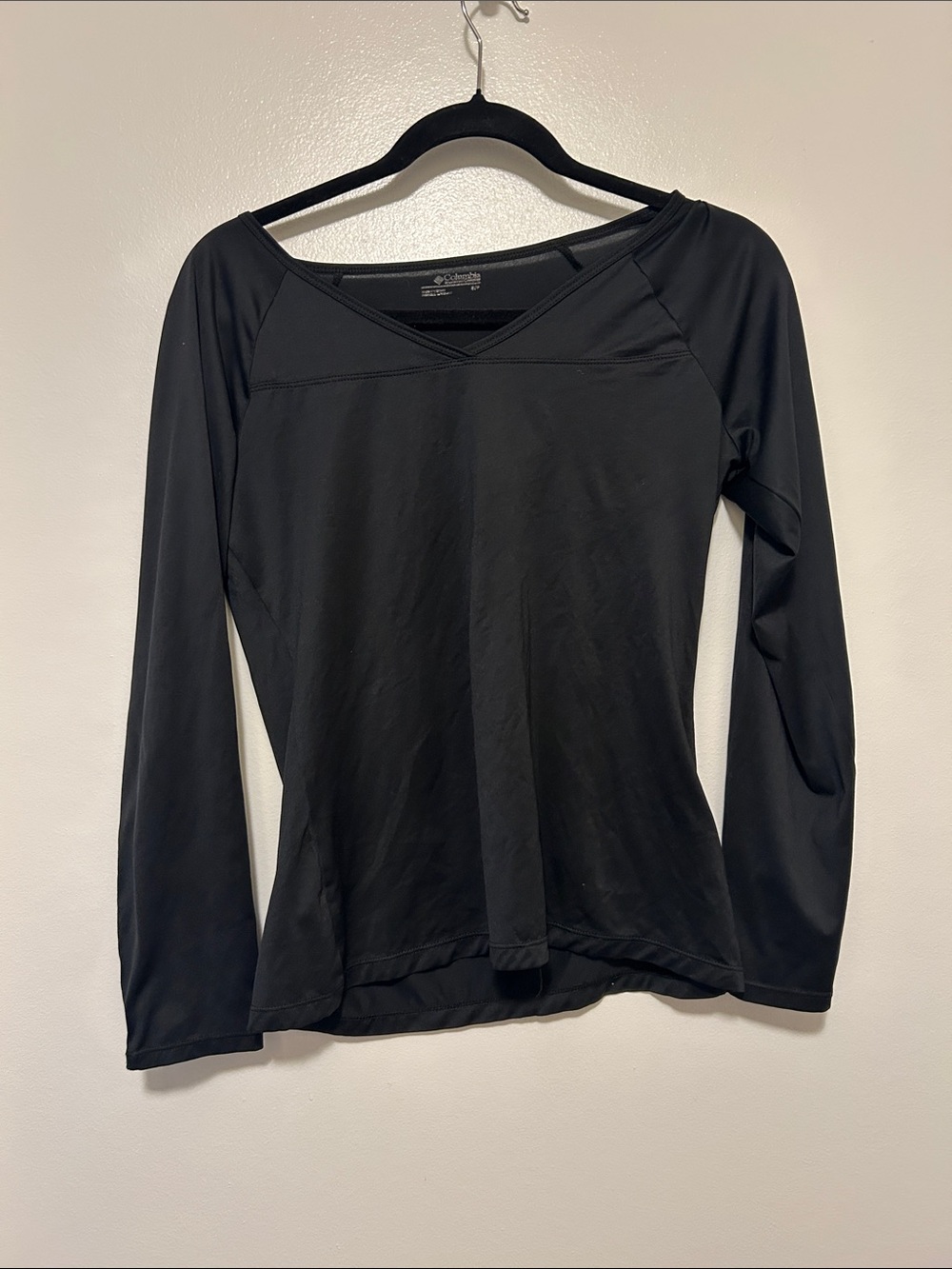 Women's Black Long-Sleeve V-Neck Performance Top